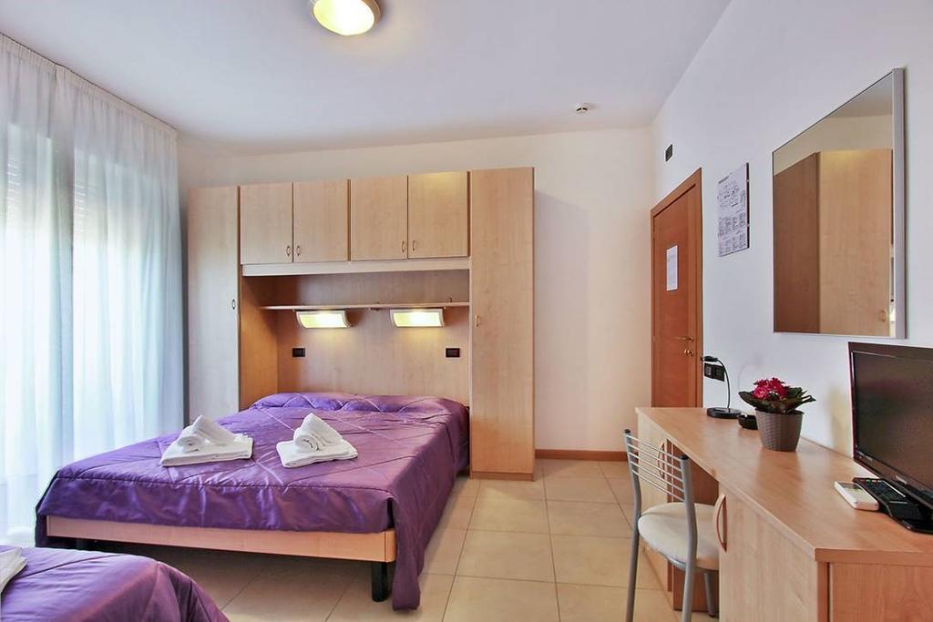Hotel Carla Lignano Sabbiadoro Buitenkant foto