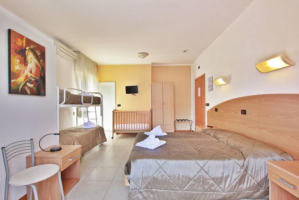 Hotel Carla Lignano Sabbiadoro Buitenkant foto